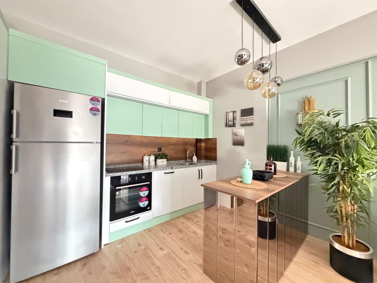 Mersin Çeşmeli'de Denize Yakın, Full Eşyalı Mimar Tasarımlı 1+1 2