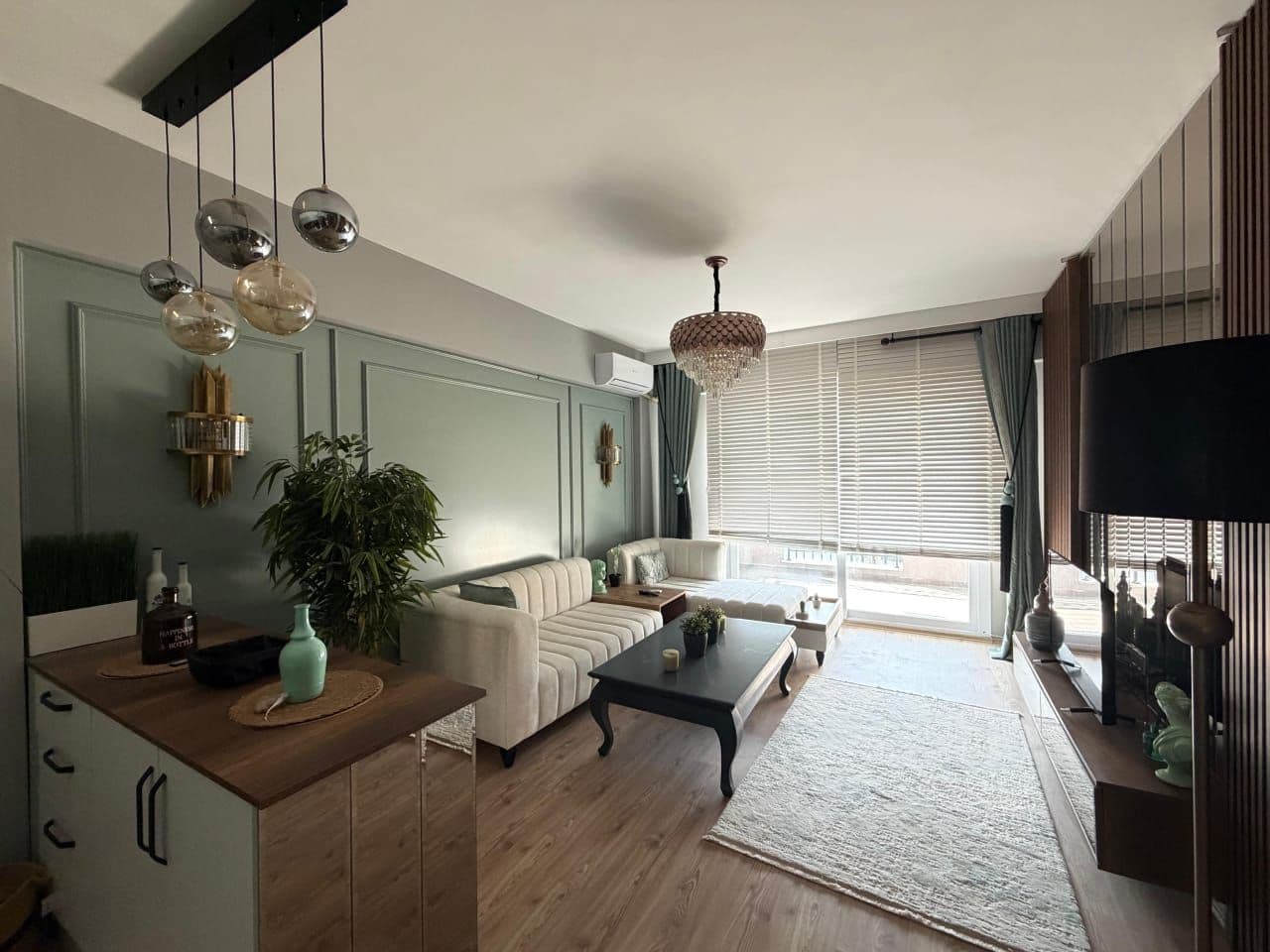 Mersin Çeşmeli'de Denize Yakın, Full Eşyalı Mimar Tasarımlı 1+1 5
