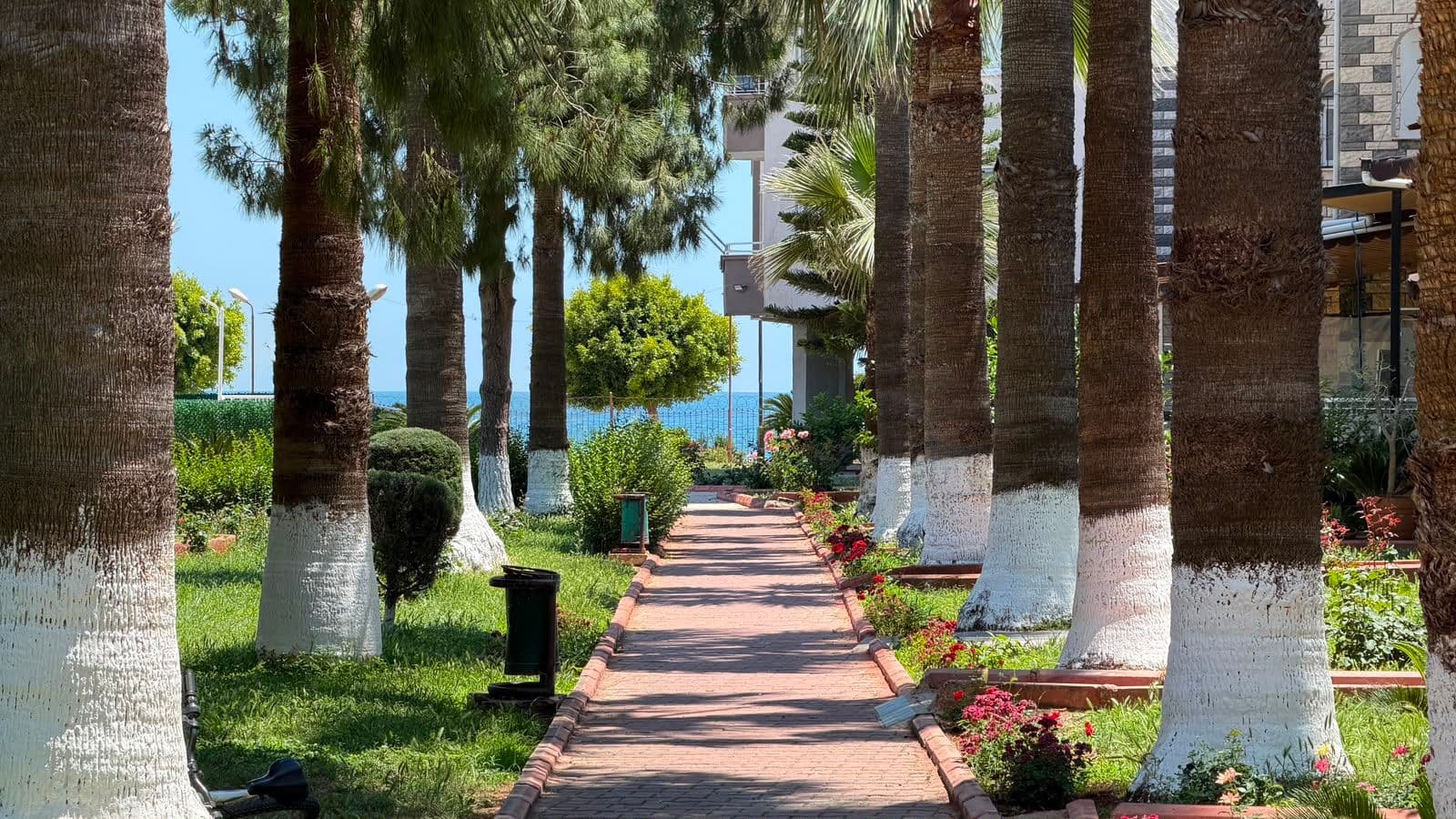 Mersin Davultepe'de Denize Sıfır 7+1 Triplex Villa