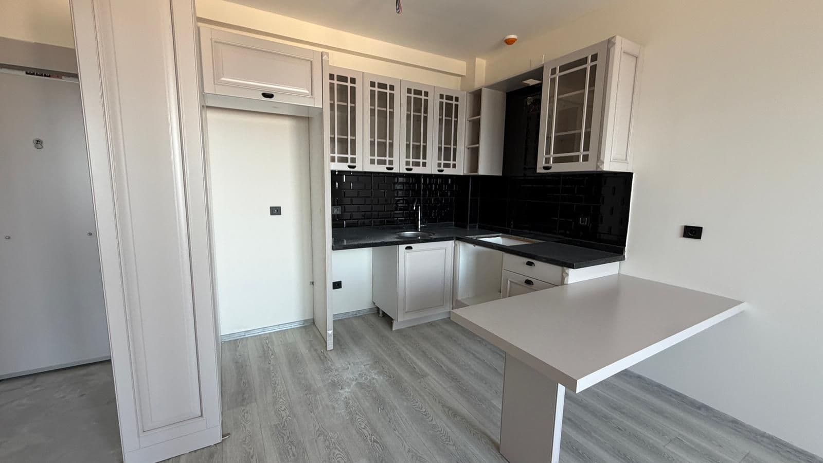 Mersin, Arpaçbahşiş'te Kiralık havuzlu 1+1 Deniz Manzaralı Daire