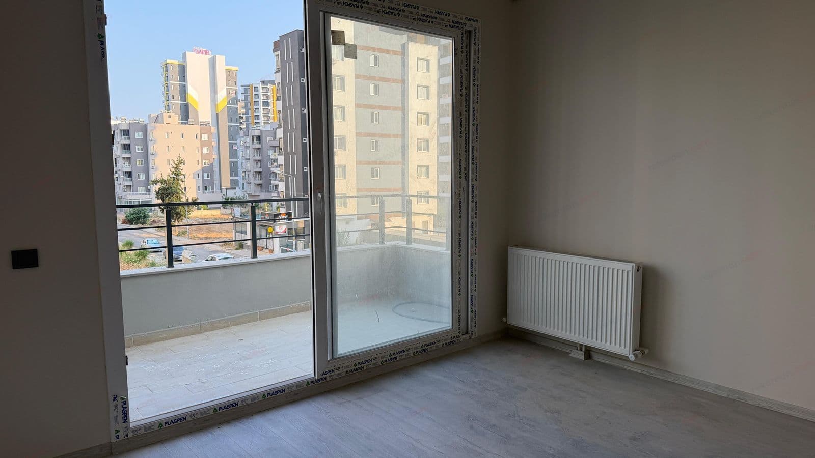 Mersin Tece Deniz Mahallesi'nde Havuzlu Site İçerisinde 1+1 Satılık Daireler 3