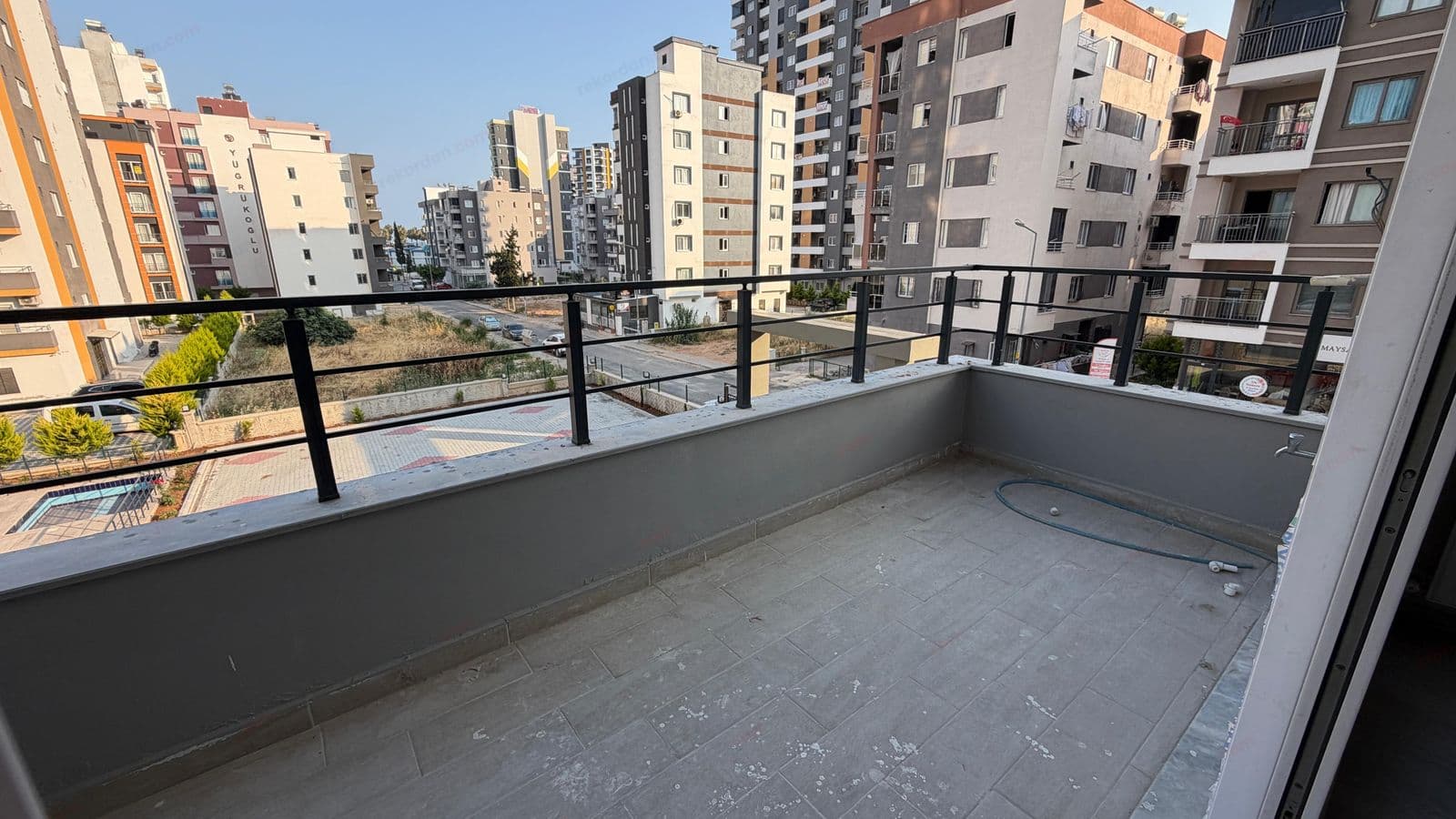 Mersin Tece Deniz Mahallesi'nde Havuzlu Site İçerisinde 1+1 Satılık Daireler 6