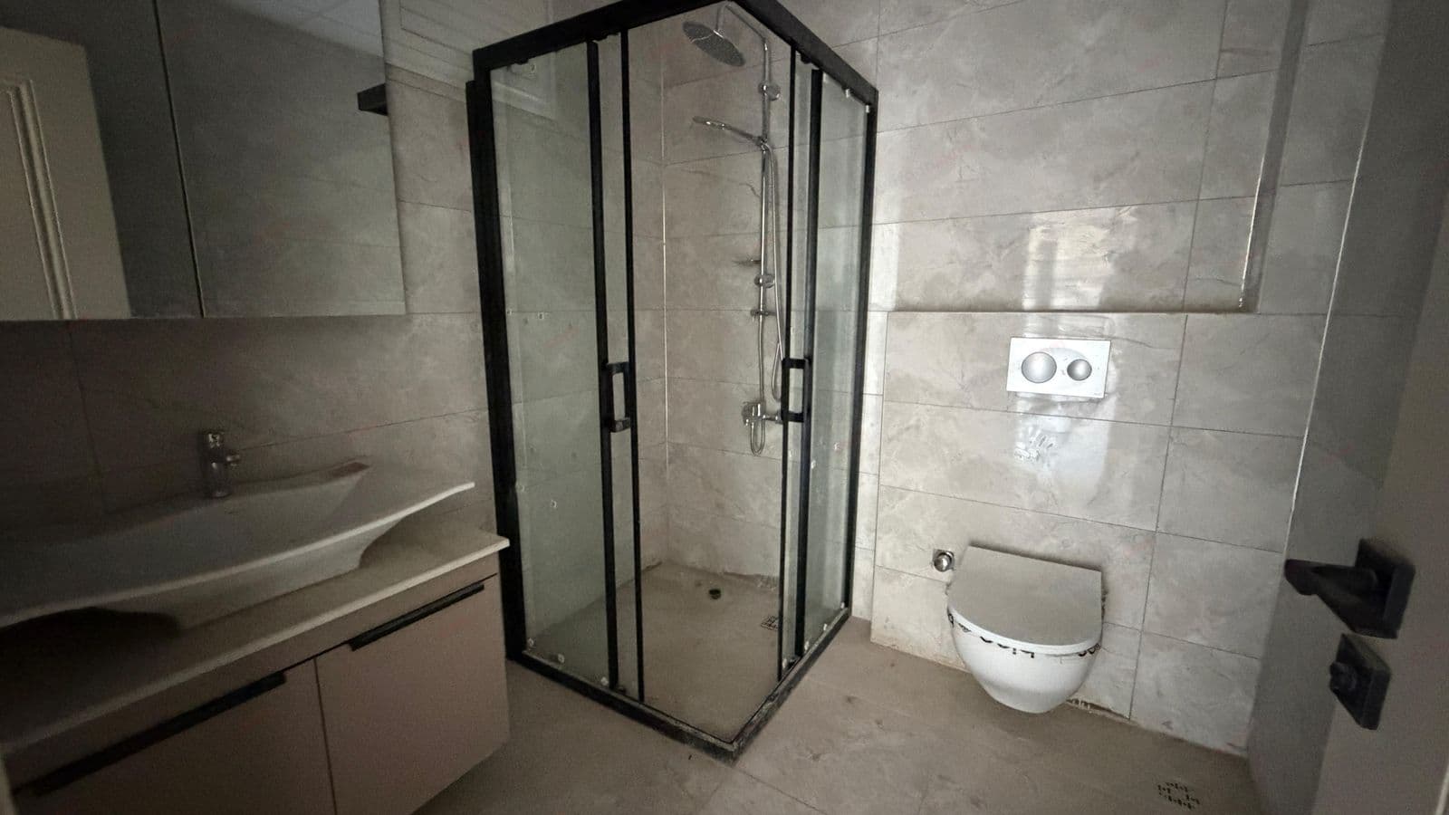 Mersin Tece Deniz Mahallesi'nde Havuzlu Site İçerisinde 1+1 Satılık Daireler 4
