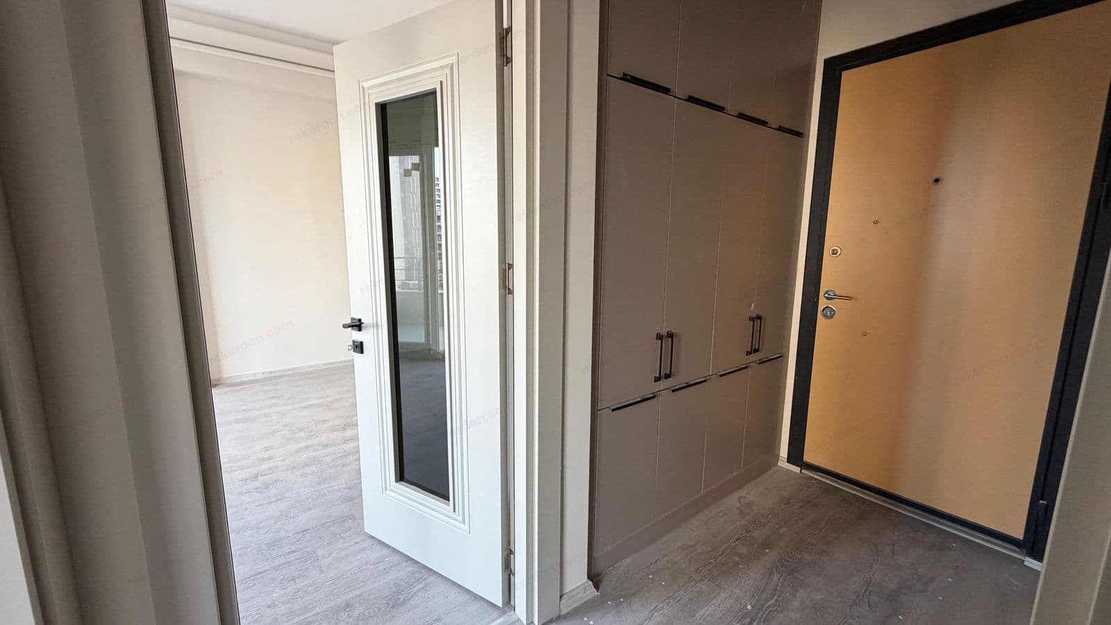 Mersin Tece Deniz Mahallesi'nde Havuzlu Site İçerisinde 1+1 Satılık Daireler 1