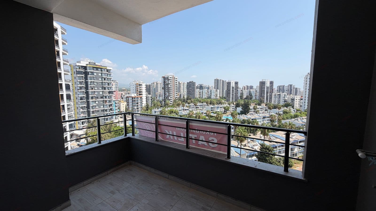 MERSİN TECE’DE DENİZE SADECE 100 METRE – 2+1 SATILIK HAVUZLU DAİRE 3