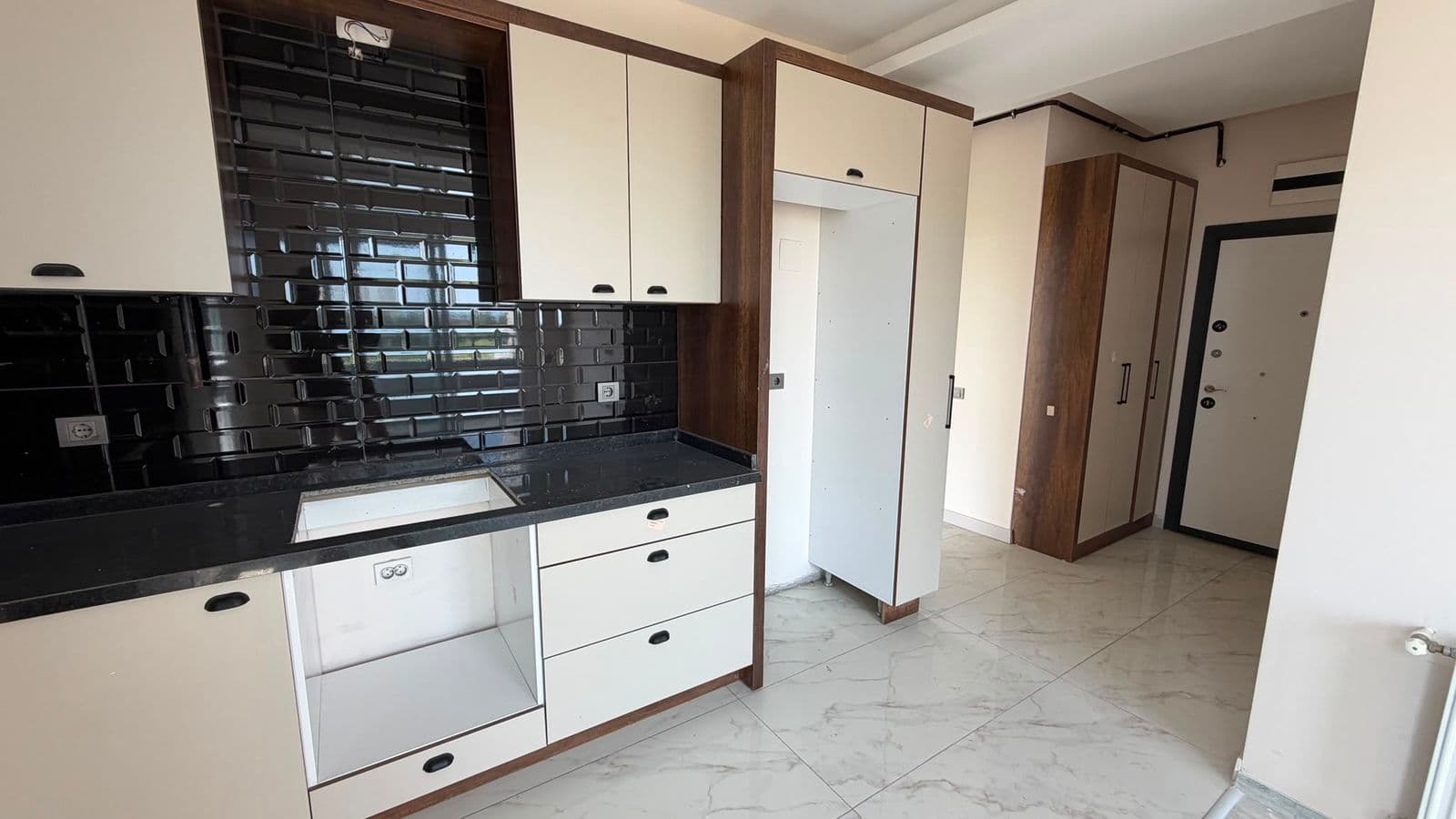 Mersin Tece'de Satılık 2+1 Havuzlu Daire 2