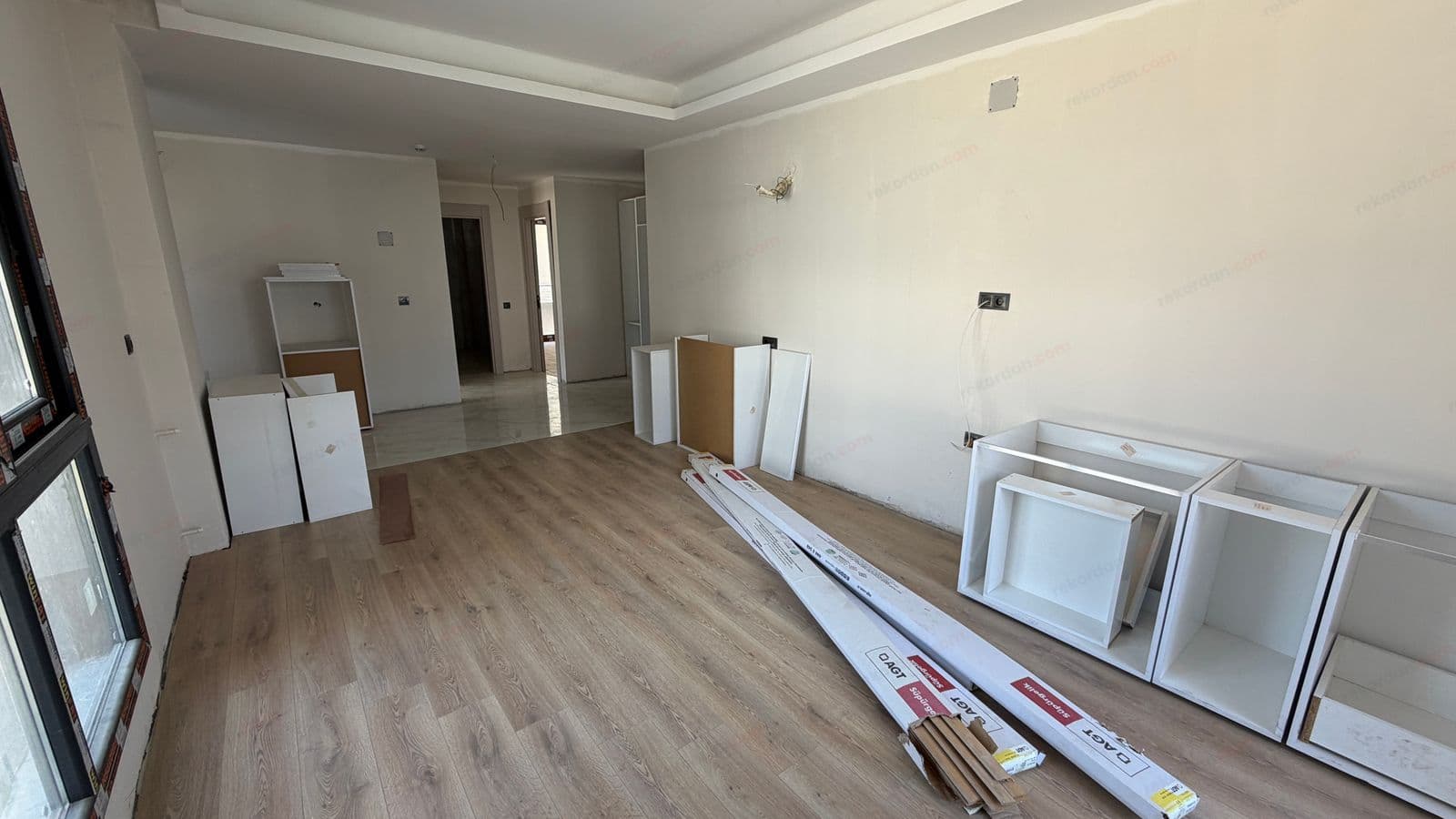REKORDAN, MERSİN TÖMÜK MAHALLESİNDE SATILIK MODERN 2+1 DAİRE