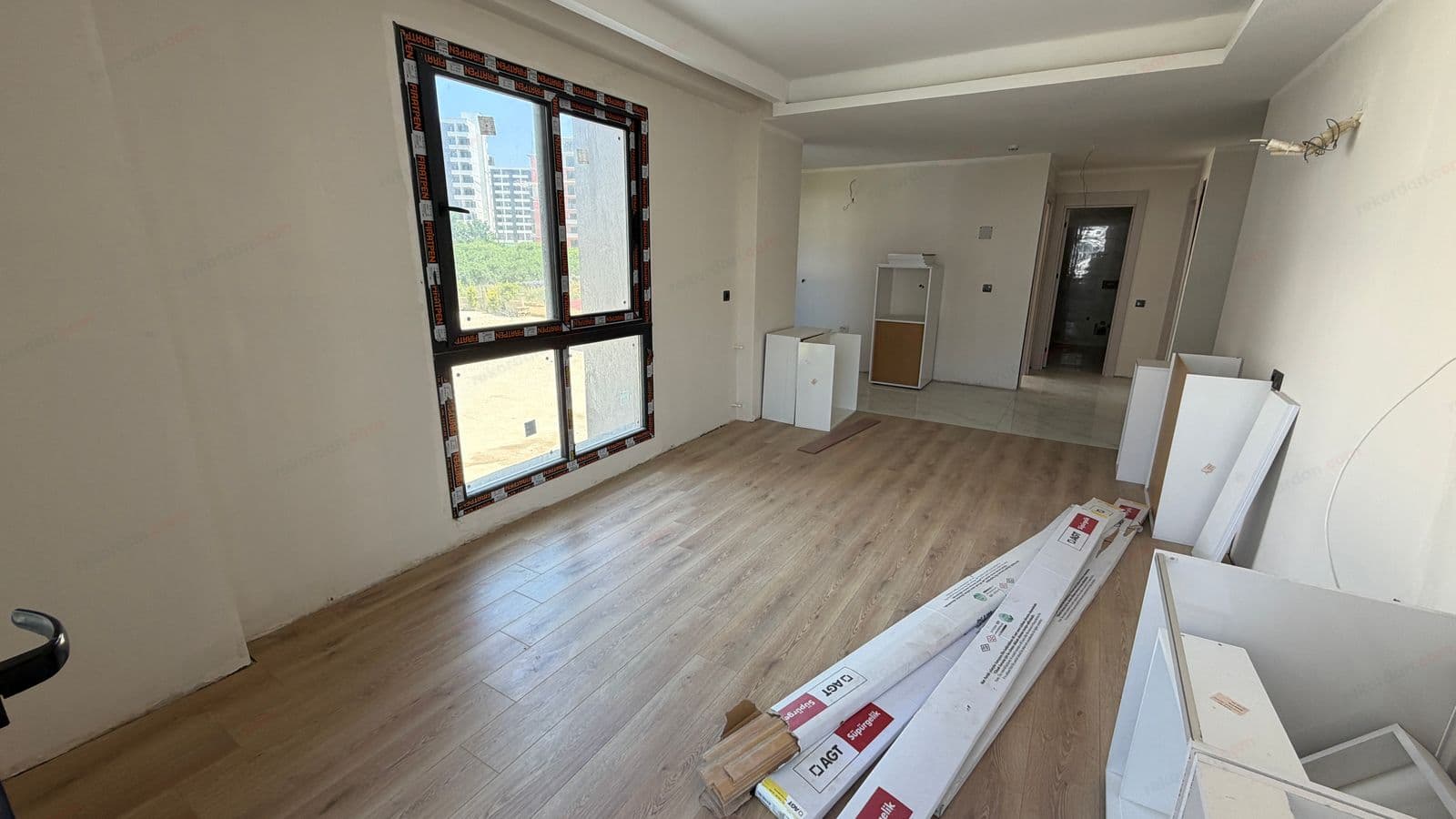 REKORDAN, MERSİN TÖMÜK MAHALLESİNDE SATILIK MODERN 2+1 DAİRE 1