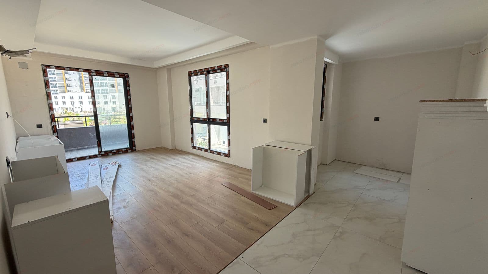 REKORDAN, MERSİN TÖMÜK MAHALLESİNDE SATILIK MODERN 2+1 DAİRE 2
