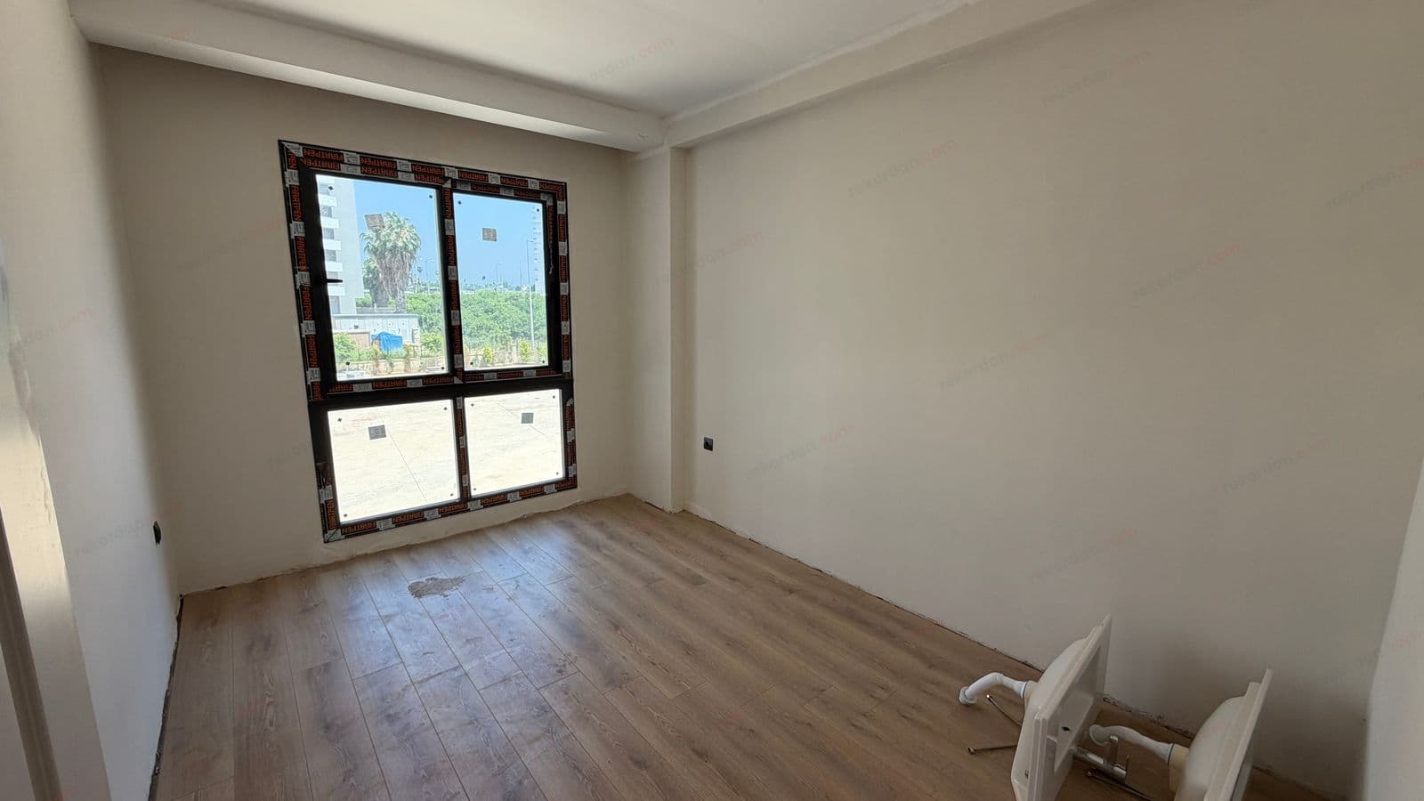 REKORDAN, MERSİN TÖMÜK MAHALLESİNDE SATILIK MODERN 2+1 DAİRE 3