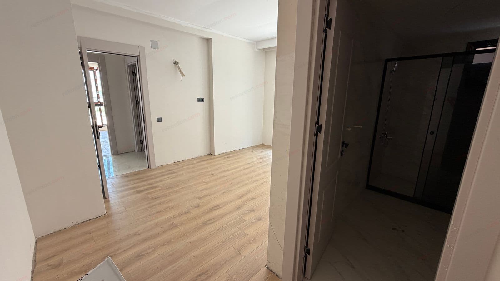 REKORDAN, MERSİN TÖMÜK MAHALLESİNDE SATILIK MODERN 2+1 DAİRE 8