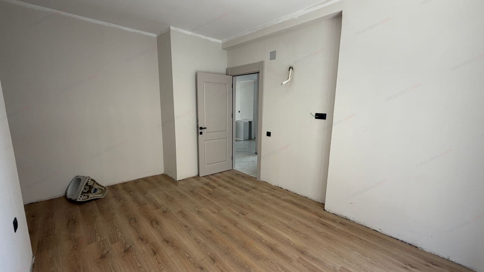 REKORDAN, MERSİN TÖMÜK MAHALLESİNDE SATILIK MODERN 2+1 DAİRE 10