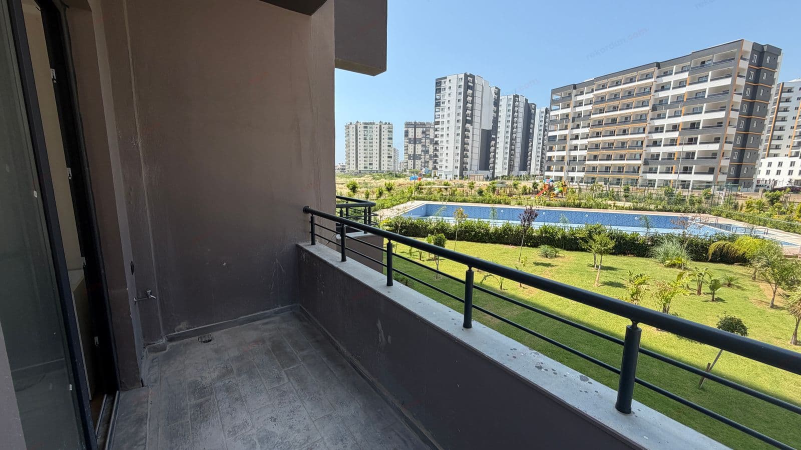 REKORDAN, MERSİN TÖMÜK MAHALLESİNDE SATILIK MODERN 2+1 DAİRE 13